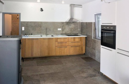 Jehnici Apartment | Splendid Poreč Holiday Home With Swimming Pool