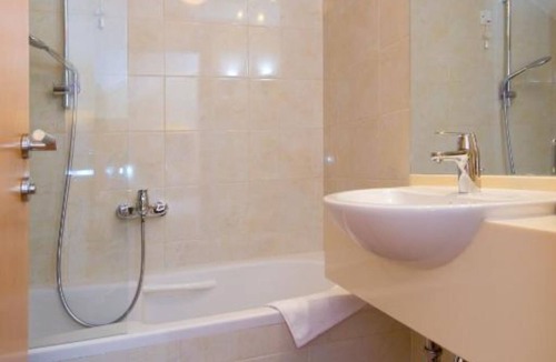 Gradac House | Standard Double Room With Private Bathroom 1