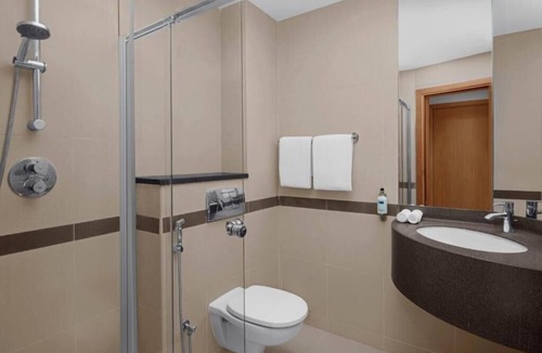 Garhoud Apartment | Standard Room Near Dxb Airport with Free Breakfast