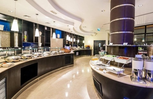 Garhoud Apartment | Standard Room Near Dxb Airport with Free Breakfast