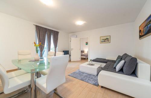 Novalja Apartment | Star 2 modern & centrally ap for 6