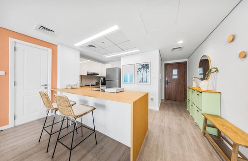 Jumeirah Village Triangle Apartment | StayShort - Comfortable 1BR Apartment in JVT with Gym & Pool Sleeps 2!