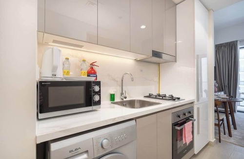 Nad Al Sheba Apartment | StayShort - Modern Pristine Studio for 2 in Meydan