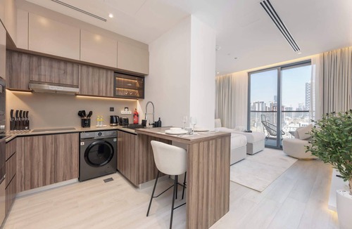 Jumeirah Village Apartment | StayShort - Sleek Studio Sleeps 2 in The Ivy Tower, JVT