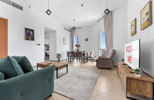 Barsha Heights Apartment | StayShort - Stylish Barsha Heights Retreat with Swimming Pool for 2
