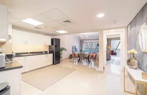 DIFC Apartment | StayShort - Stylish DIFC Apartment Sleeps 4 with Pool & Gym