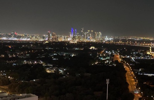 DIFC Apartment | StayShort - Stylish DIFC Apartment Sleeps 4 with Pool & Gym