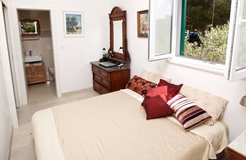 Milna (Brac) House | Steps to sea | stunning views | secluded bay | large verandah overlooking bay