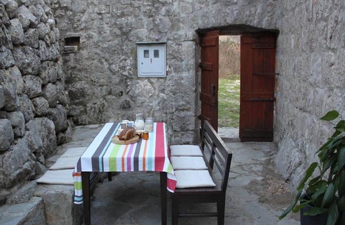 Stravca House | Stone Holiday Home in Brotnice Dalmatia with Bubble Bath