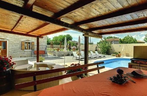 Hreljici House | Stone house, 5 km to the beach, private pool, 8 people, free WiFi, terrace, BBQ
