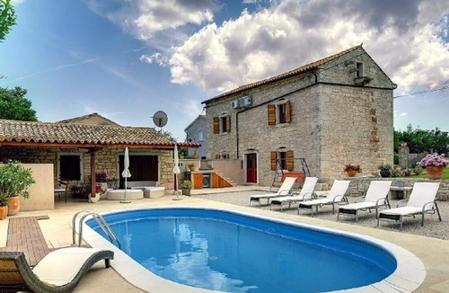 Hreljici House | Stone house, 5 km to the beach, private pool, 8 people, free WiFi, terrace, BBQ