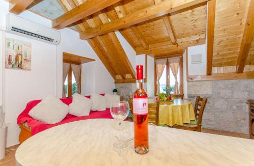 Split Apartment | Stone Rose in Center