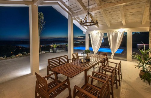 Jadranovo Villa | Stone Villa Belvedere, on Kvarner, with a Pool