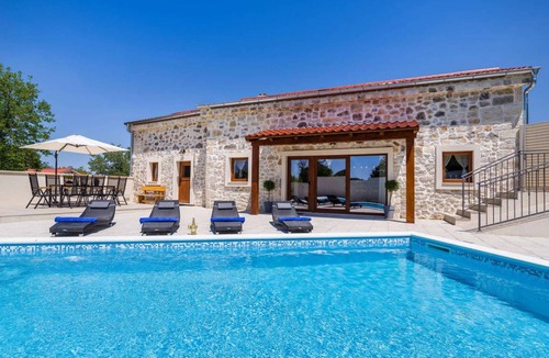 Sukosan House | Stone Villa Miandri