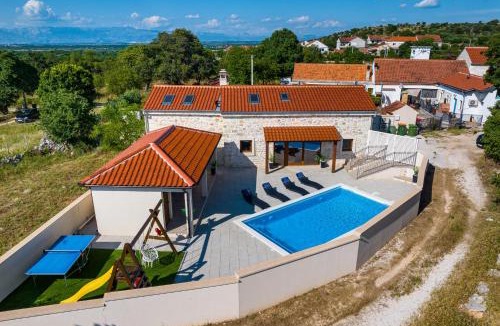 Sukosan Villa | Stone villa Miandri