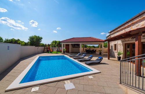 Sukosan Villa | Stone villa Miandri