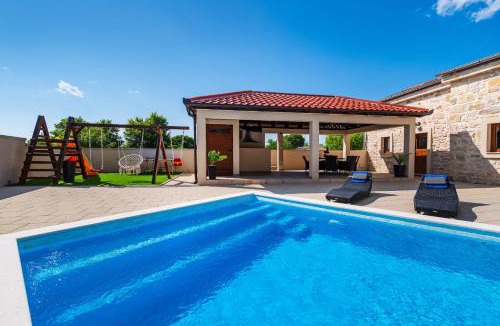 Sukosan Villa | Stone villa Miandri