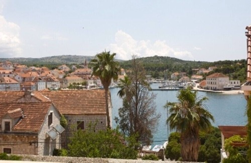 Milna (Brac) Villa | Stone villa | Private | Enclosed garden | Harbor view | Close to the beach