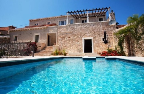 Milna (Brac) Villa | Stone villa | Private | Enclosed garden | Harbor view | Close to the beach
