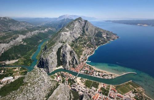 Omis Apartment | Studio Apartment in Duce with Sea View, Balcony, Air Conditioning, Wi-Fi (3425-8)