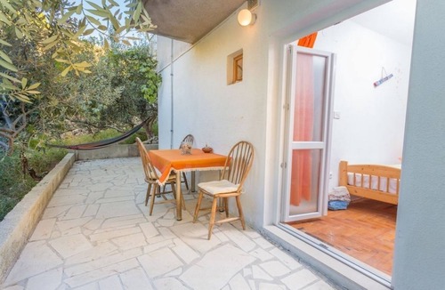 Zarace Apartment | Studio flat near beach Cove Zaraće, Hvar (AS-20924-a)