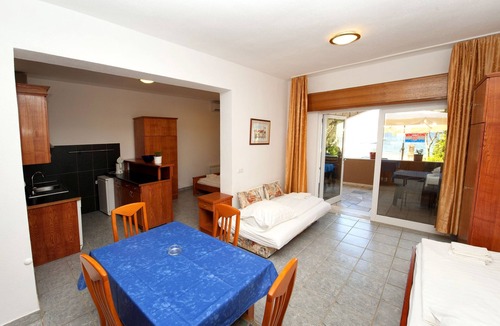 Slatine Apartment | Studio flat near beach Slatine, Čiovo (AS-10435-a)