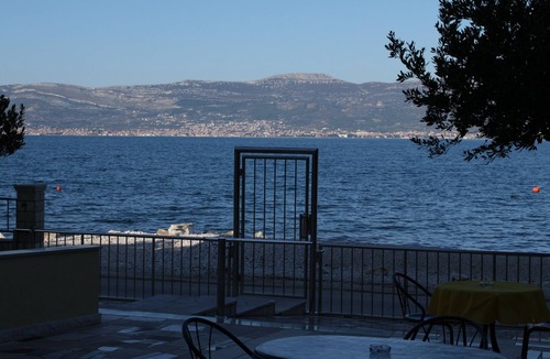 Slatine Apartment | Studio flat near beach Slatine, Čiovo (AS-10435-a)