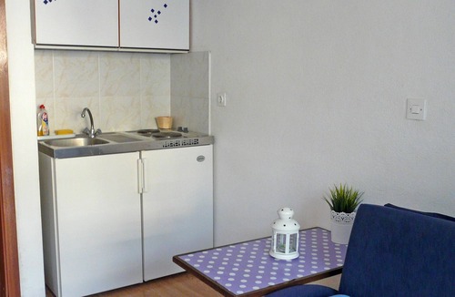Drvenik Apartment | Studio flat with balcony and sea view Drvenik Donja vala, Makarska (AS-6756-a)