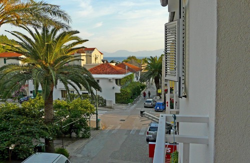 Drvenik Apartment | Studio flat with balcony and sea view Drvenik Donja vala, Makarska (AS-6756-a)