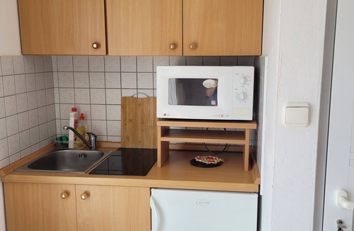 Sutivan Apartment | Studio flat with balcony and sea view Sutivan (Brač) (AS-5629-a)