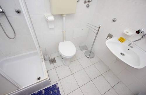 Cove Rogacic Apartment | Studio flat with balcony and sea view Vis (AS-8869-a)