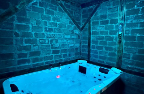 Delnice Apartment | Studio flat with hot tub Delnice, Gorski kotar (AS-24261-a)