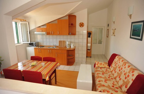 Sutivan Apartment | Studio flat with terrace and sea view Sutivan, Brač (AS-16846-a)