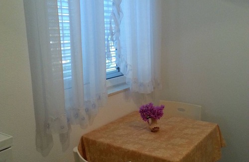 Vinisce Apartment | Studio flat with terrace Vinišće, Trogir (AS-12637-a)