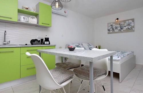 Vratarusa Apartment | Studio flat with terrace and sea view Senj (AS-22576-b)