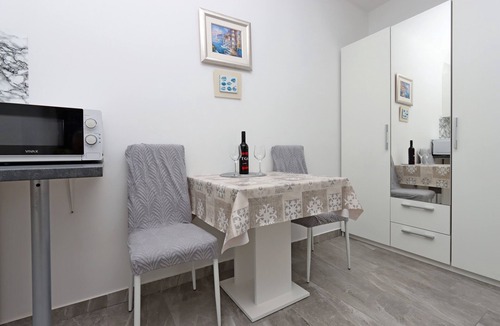 Mundanije Apartment | Studio flat with terrace Mundanije, Rab (AS-21543-a)