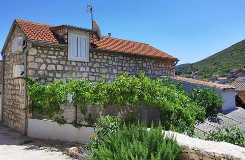 Cove Rogacic Apartment | Studio flat with terrace Vis (AS-19923-a)