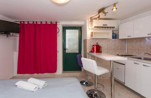 Split Apartment | Studio Varos