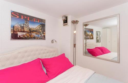 Split Apartment | Studio Varos