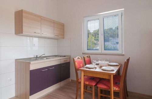 Splitska Apartment | Stunning apartment in Supetar-Splitska with WiFi