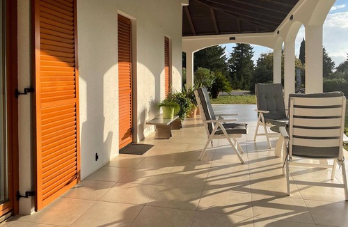 Gdinj Apartment | Stunning apartment in Gdinj with WiFi