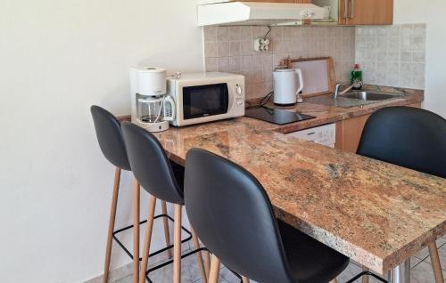 Stara Baska Apartment | Stunning Apartment In Stara Baska With Wifi