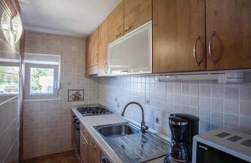 Komarna Apartment | Stunning apartment in Komarna with WiFi