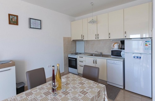 Komarna Apartment | Stunning apartment in Klek with WiFi