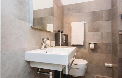 Zidarici Apartment | Stunning Apartment In Malinska