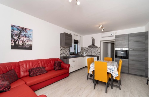Rtina Apartment | Stunning apartment in Rtina with house sea view