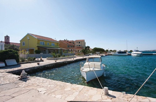 Krapanj Apartment | Stunning apartment in Sibenik with WiFi