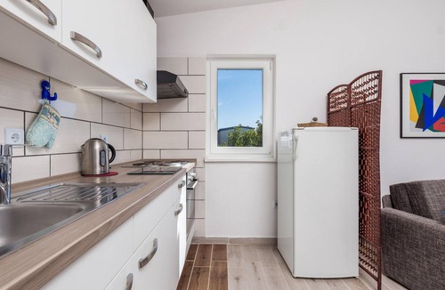 Stinica Apartment | Stunning apartment in Stinica with WiFi