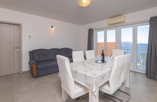 Vratarusa Apartment | Stunning apartment in Senj with WiFi