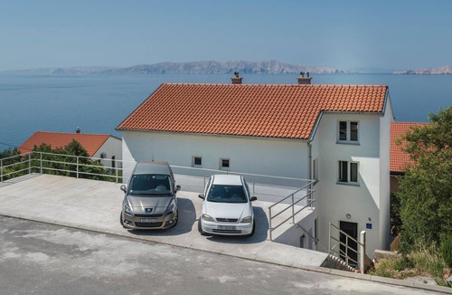 Vratarusa Apartment | Stunning apartment in Senj with WiFi